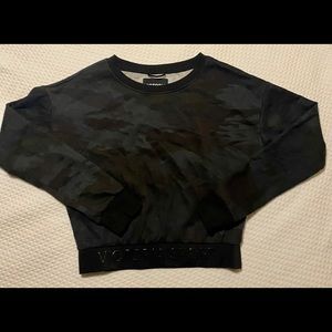 Victoria Sport Women’s CAMO LS Crop Sweatshirt